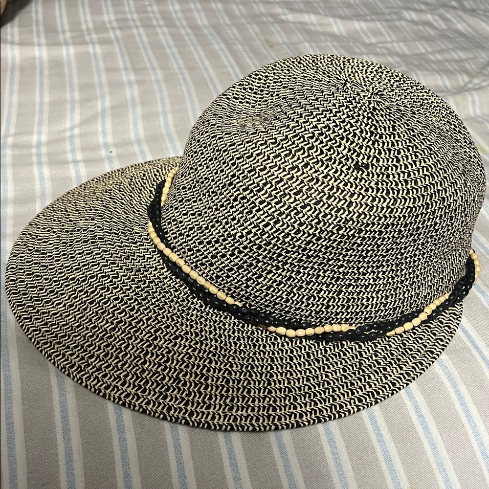 Women's Hat in Black and Cream Pattern